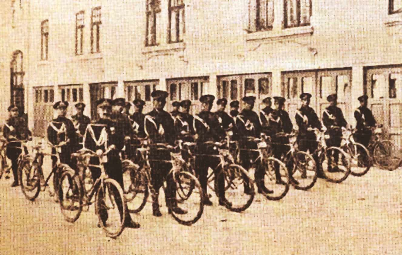 Sergenți de oraș pe biciclete, la începutul secolului în secolul XX